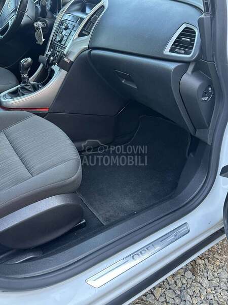 Opel Astra J 