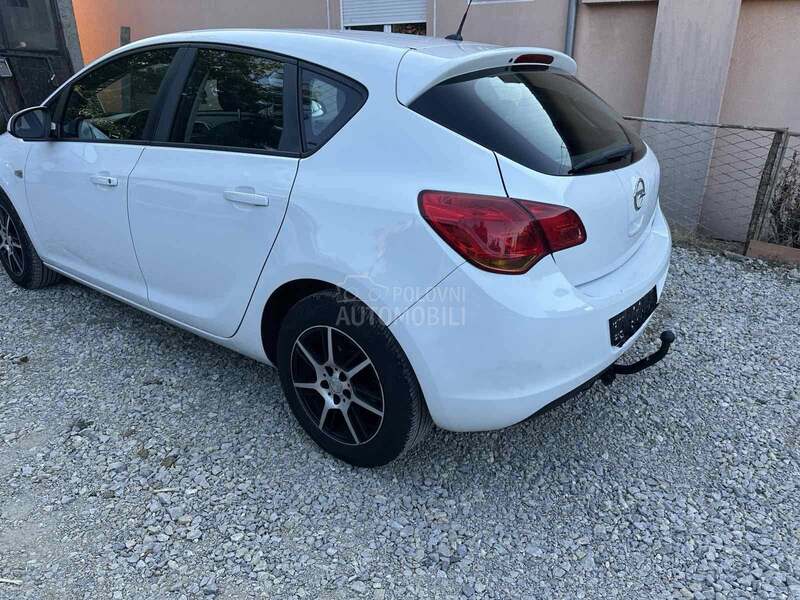 Opel Astra J 