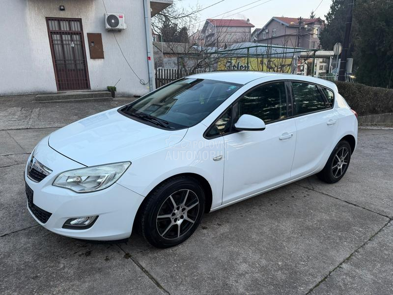 Opel Astra J 