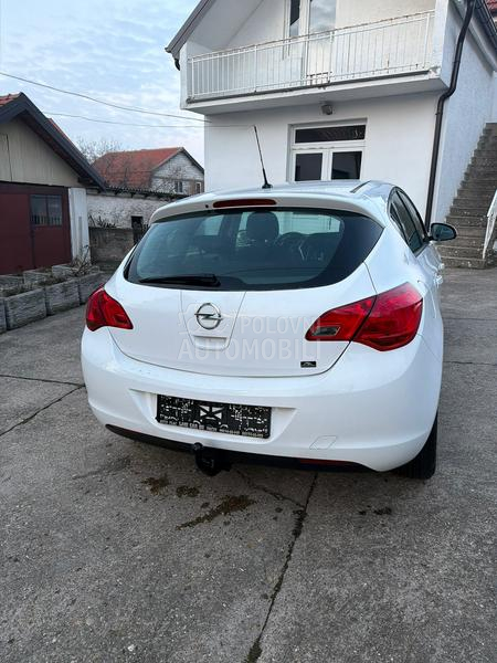 Opel Astra J 