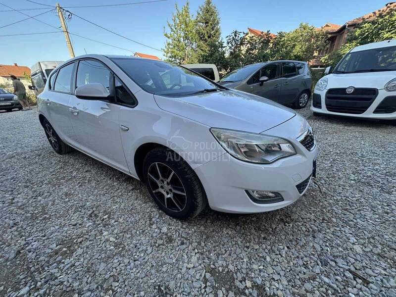Opel Astra J 