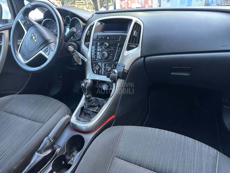 Opel Astra J 
