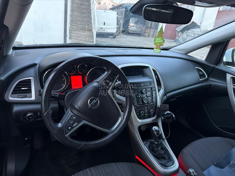 Opel Astra J 