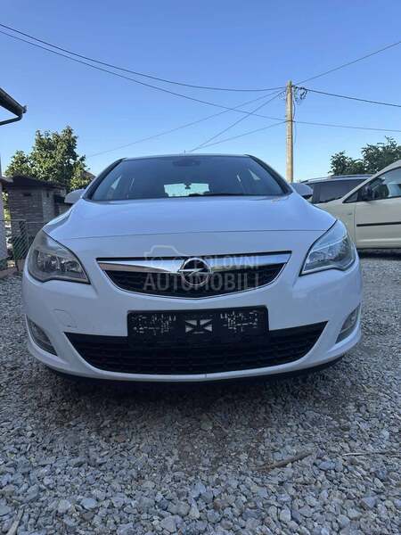 Opel Astra J 