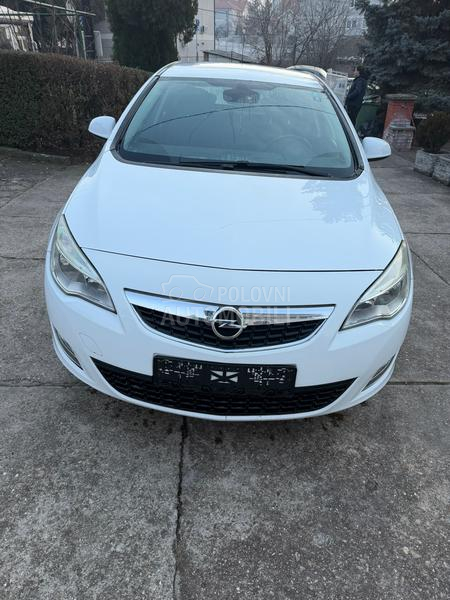 Opel Astra J 