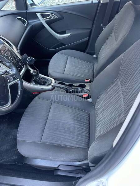 Opel Astra J 