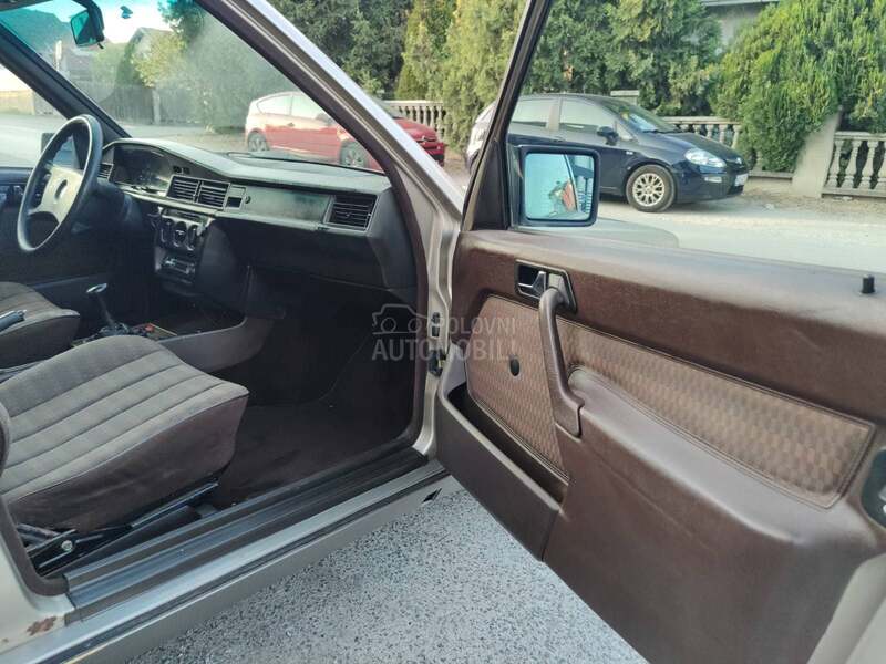 Mercedes Benz 190 