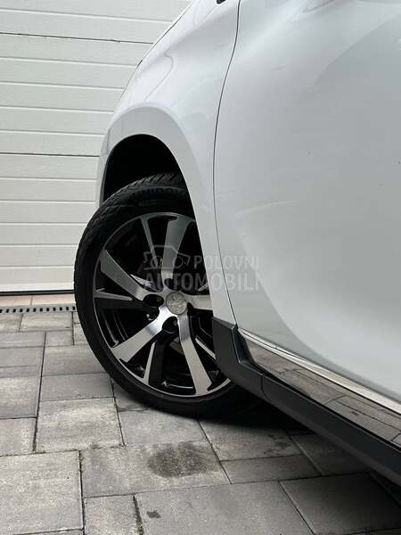 Peugeot 2008 1.6HDI/ALLURE