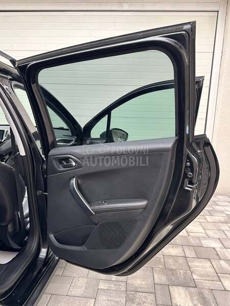Peugeot 2008 1.6HDI/FELINE-TITANE