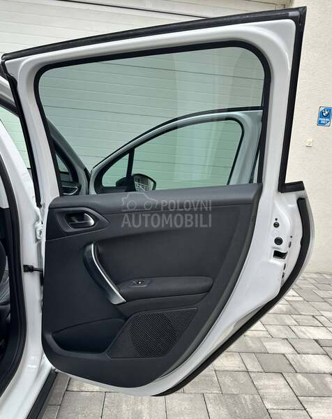 Peugeot 2008 1.6HDI/ALLURE