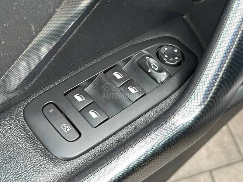 Peugeot 2008 1.6HDI/FELINE-TITANE