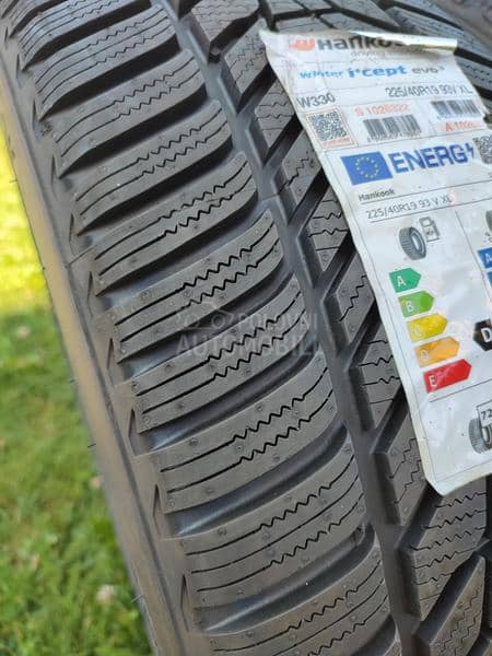 Hankook 225/40 R19 Zimska