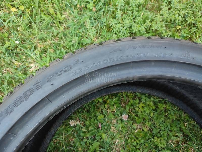 Hankook 225/40 R19 Zimska