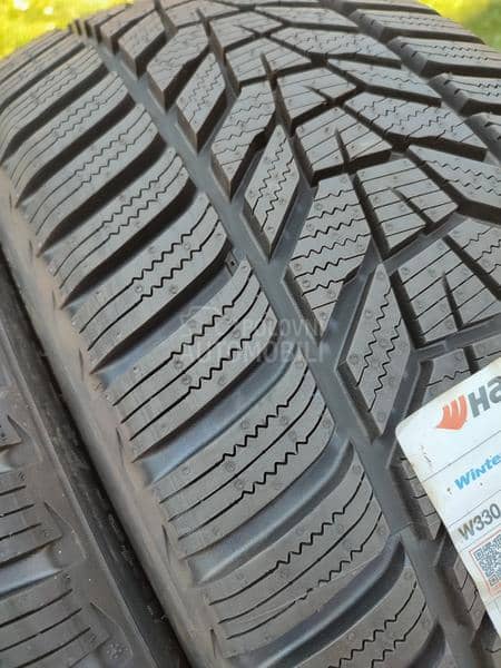 Hankook 225/40 R19 Zimska