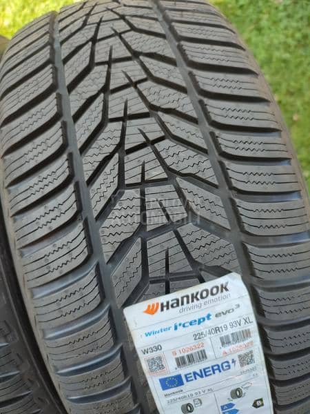 Hankook 225/40 R19 Zimska