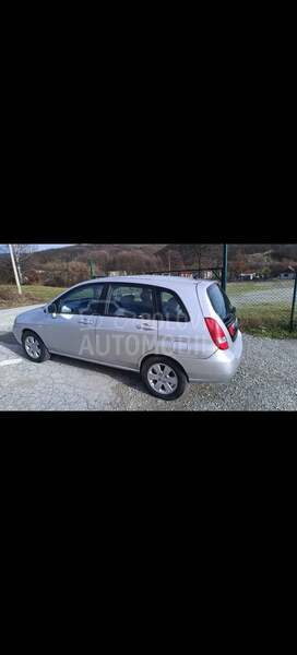 Suzuki Liana 