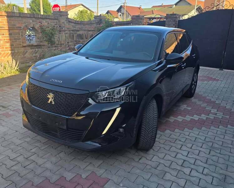 Peugeot 2008 BlueHDI / LED / NAV