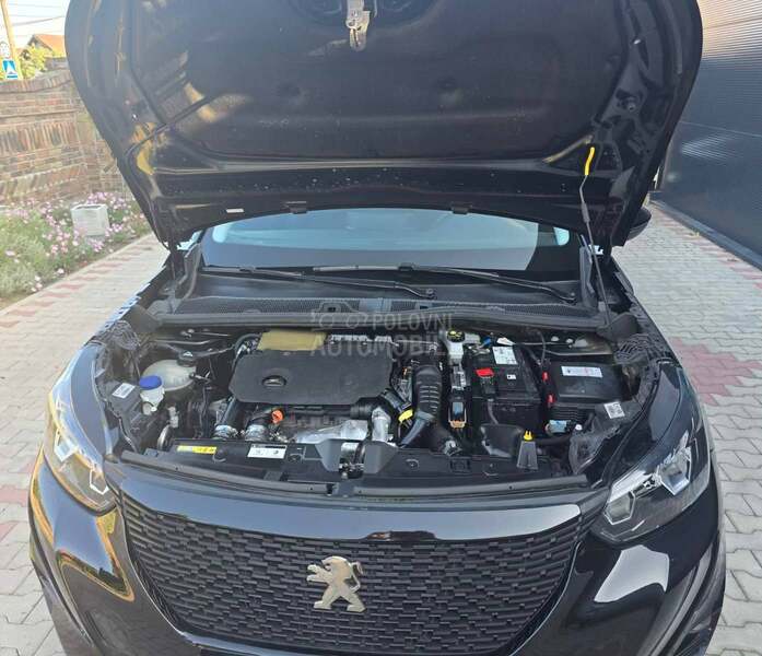 Peugeot 2008 BlueHDI / LED / NAV