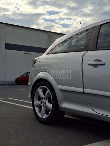Opel Astra H GTC 1.6 SPORT