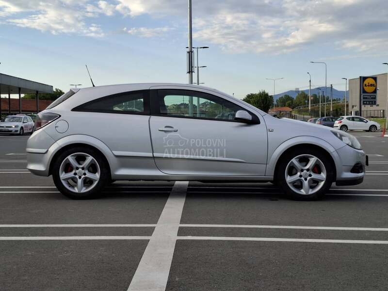 Opel Astra H GTC 1.6 SPORT