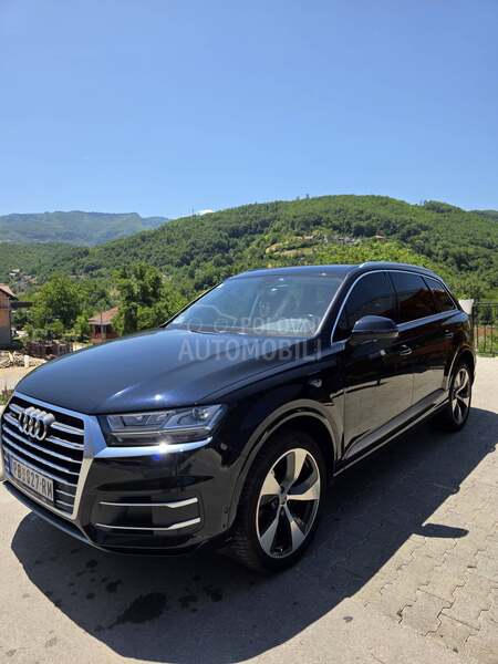Audi Q7 
