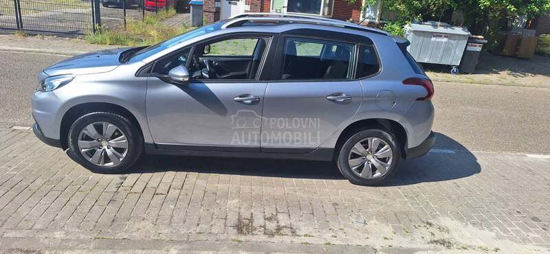 Peugeot 2008 1.2i