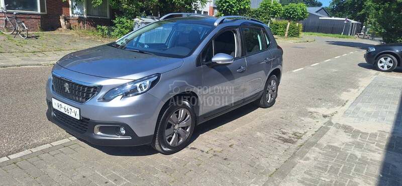 Peugeot 2008 1.2i