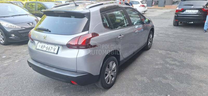 Peugeot 2008 1.2i