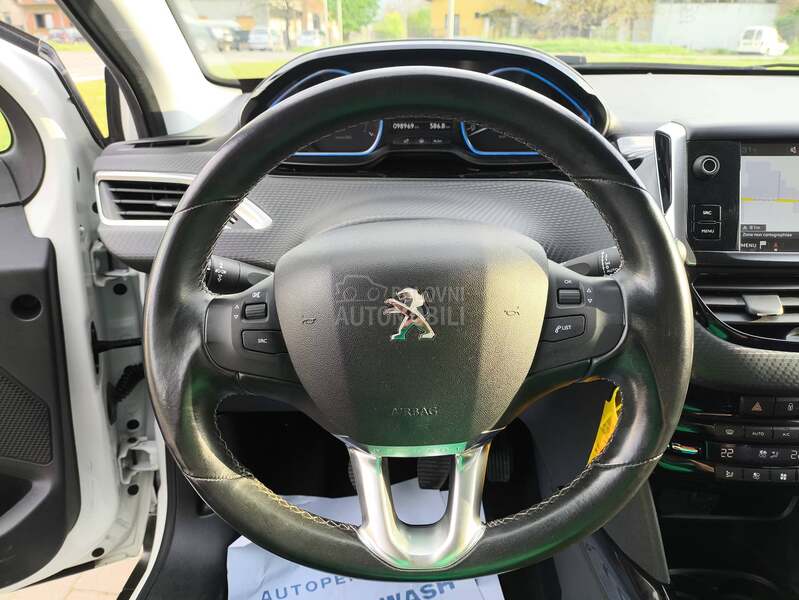 Peugeot 2008 .1.2.ALLURE
