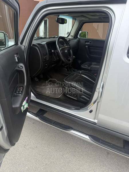 Hummer H3 