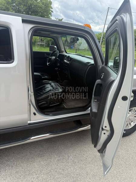 Hummer H3 