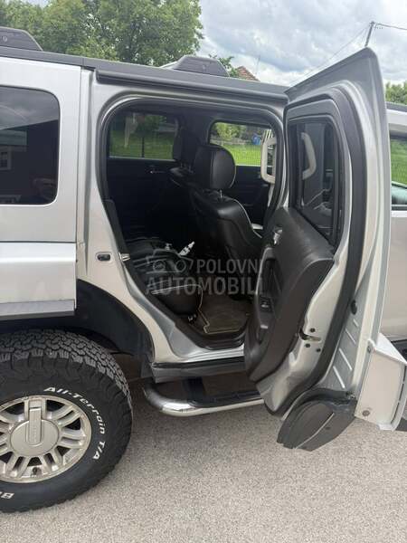 Hummer H3 