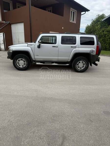 Hummer H3 