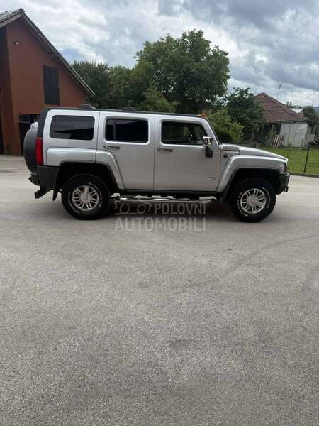 Hummer H3 