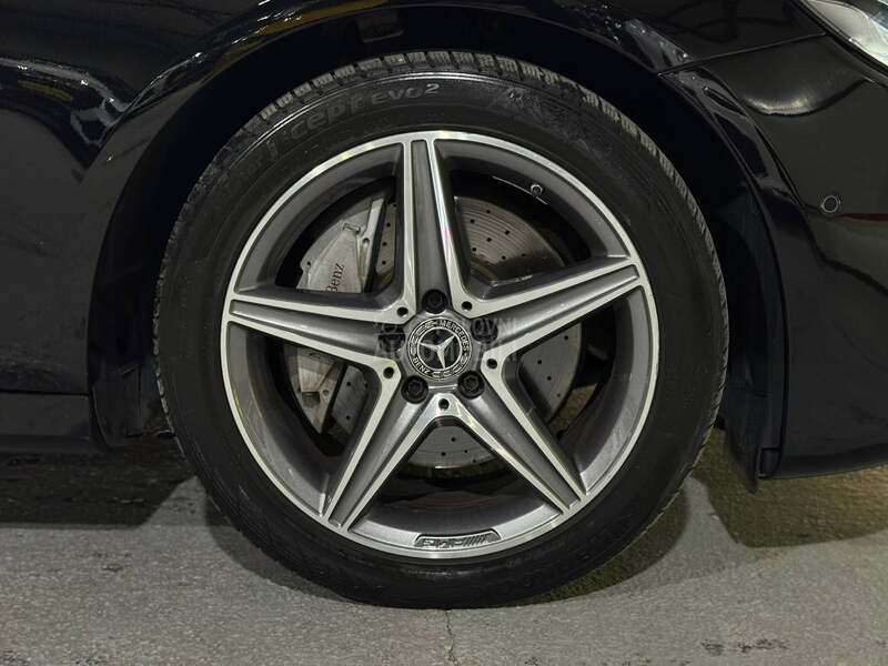 Mercedes Benz E 220 D/AMG/4-MATIC/360