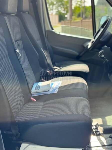 Mercedes Benz Sprinter 315 hladnjaca sa rampom