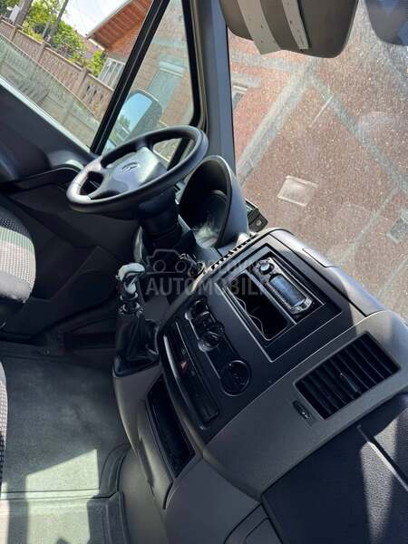 Mercedes Benz Sprinter 315 hladnjaca sa rampom