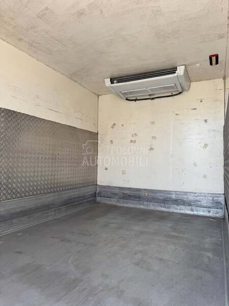 Mercedes Benz Sprinter 315 hladnjaca sa rampom