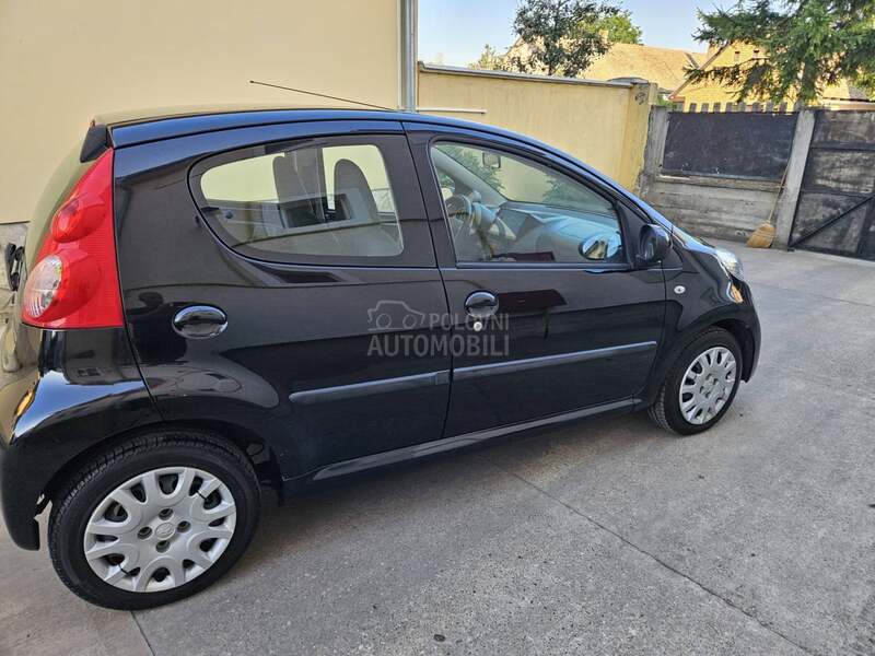 Peugeot 107 N A V I G A C I J A