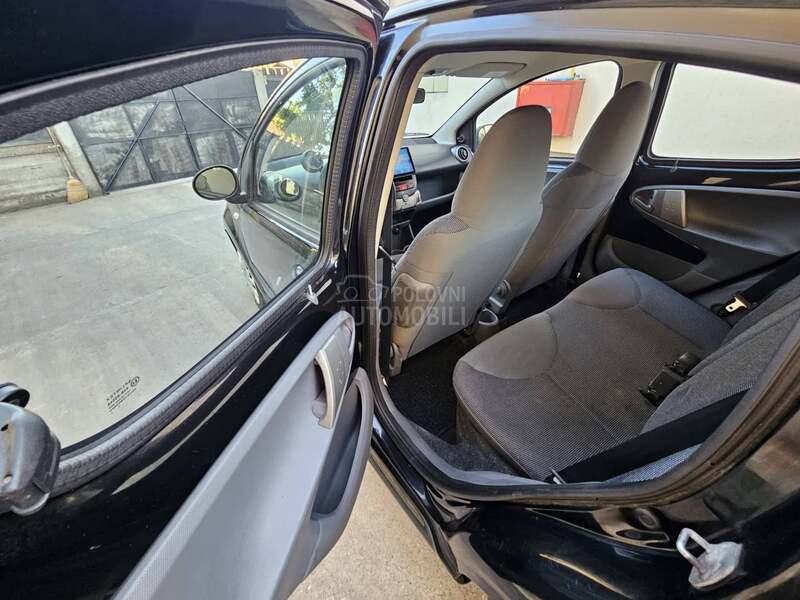 Peugeot 107 N A V I G A C I J A