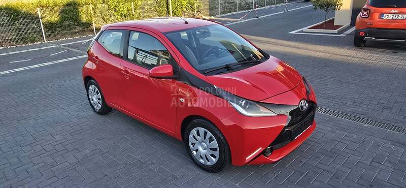 Toyota Aygo 1.0VVTI/car vertical