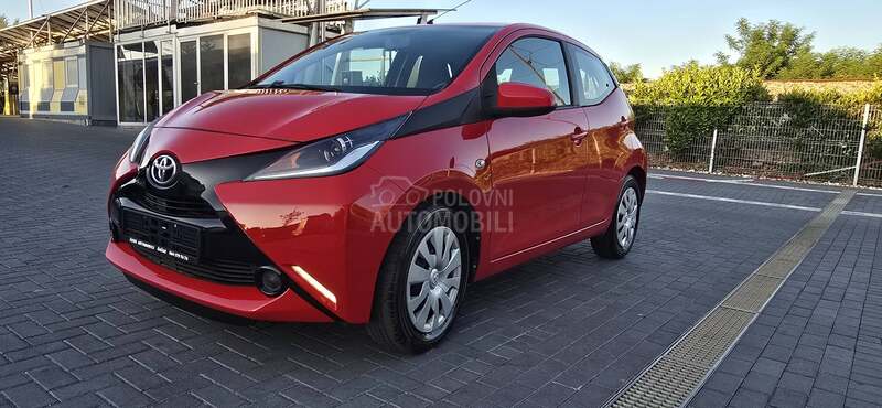 Toyota Aygo 1.0VVTI/car vertical