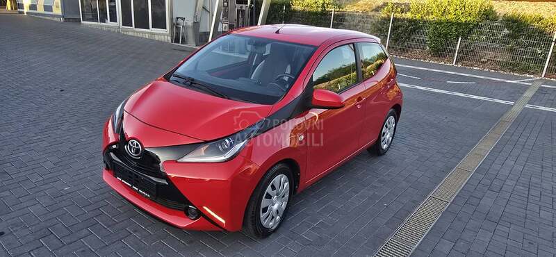 Toyota Aygo 1.0VVTI/car vertical