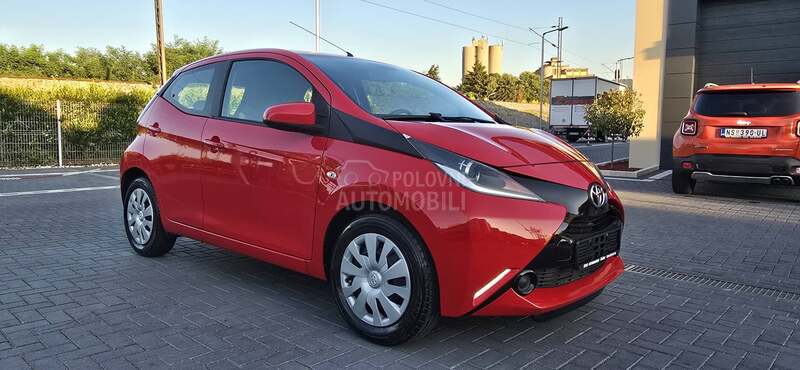 Toyota Aygo 1.0VVTI/car vertical