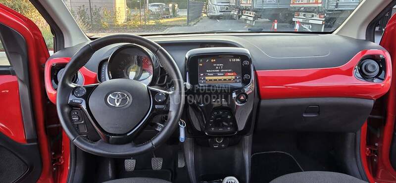 Toyota Aygo 1.0VVTI/car vertical