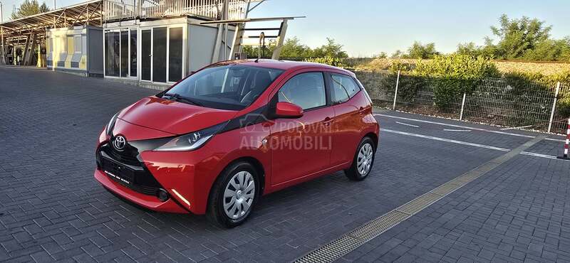Toyota Aygo 1.0VVTI/car vertical