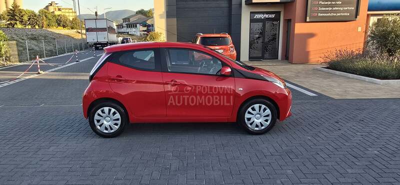 Toyota Aygo 1.0VVTI/car vertical