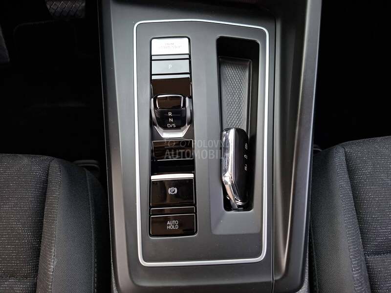 Volkswagen Golf 8 1.5 tgi virtual