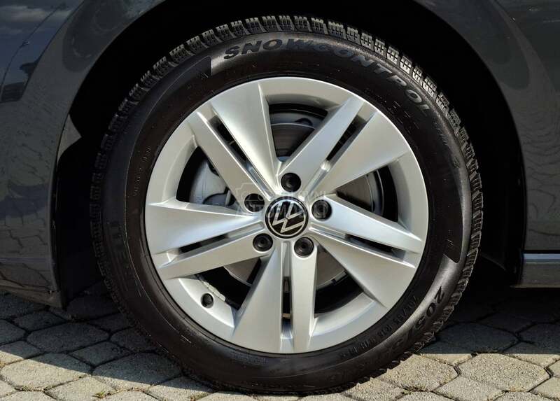 Volkswagen Golf 8 1.5 tgi virtual