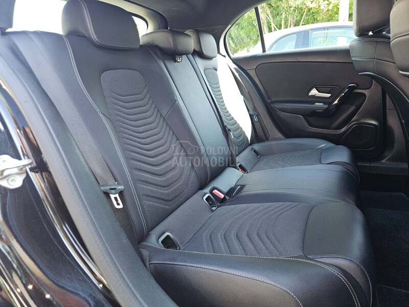 Mercedes Benz A 180 VIRTUAL AUT LED